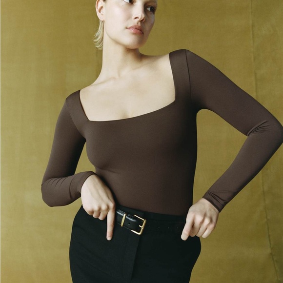 Aritzia Tops - 🤎ARITZIA CONTOUR SQUARENECK LONGSLEEVE BODYSUIT🤎